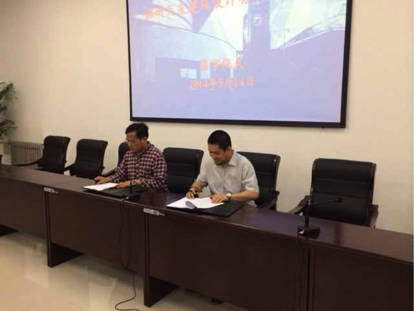 說明: http://liaopa.cn/uploads/allimg/140902/1-140Z22102312J.JPG